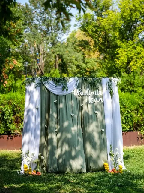 Decor de ceremonie în grădină